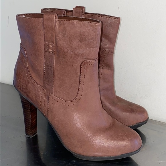 Kenneth Cole Reaction Page-Me Brown Heeled Booties - Picture 1 of 7